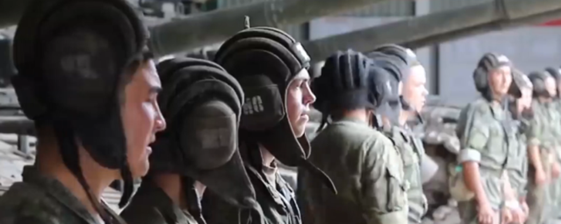 Todas las ramas del Ejército ruso se unen para celebrar el Día del defensor de la patria | Vídeo Todas las ramas del Ejército ruso se unen para celebrar el Día del defensor de la patria | Vídeo - Sputnik Mundo, 1920, 23.02.2021