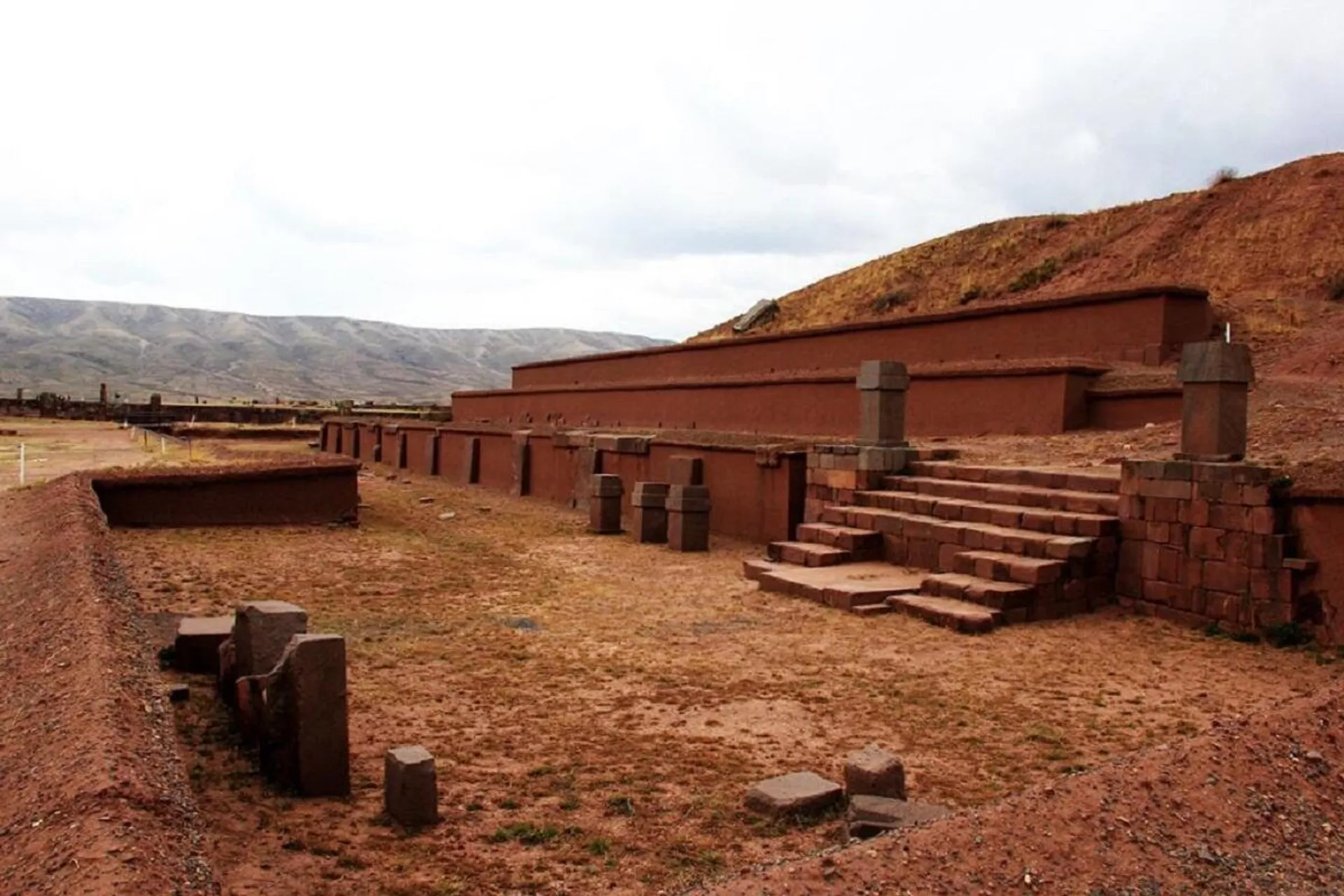 Pirámide de Akapana en Tiwanaku Pirámide de Akapana en Tiwanaku - Sputnik Mundo, 1920, 24.02.2021