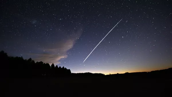 Un grupo de satélites Starlink en el cielo de Uruguay - Sputnik Mundo