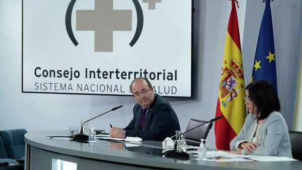 La ministra de Sanidad, Carolina Darias, y el ministro de Política Territorial y Función Publica, Miquel Iceta, durante la rueda de prensa tras la reunión del Consejo Interterritorial de Salud - Sputnik Mundo