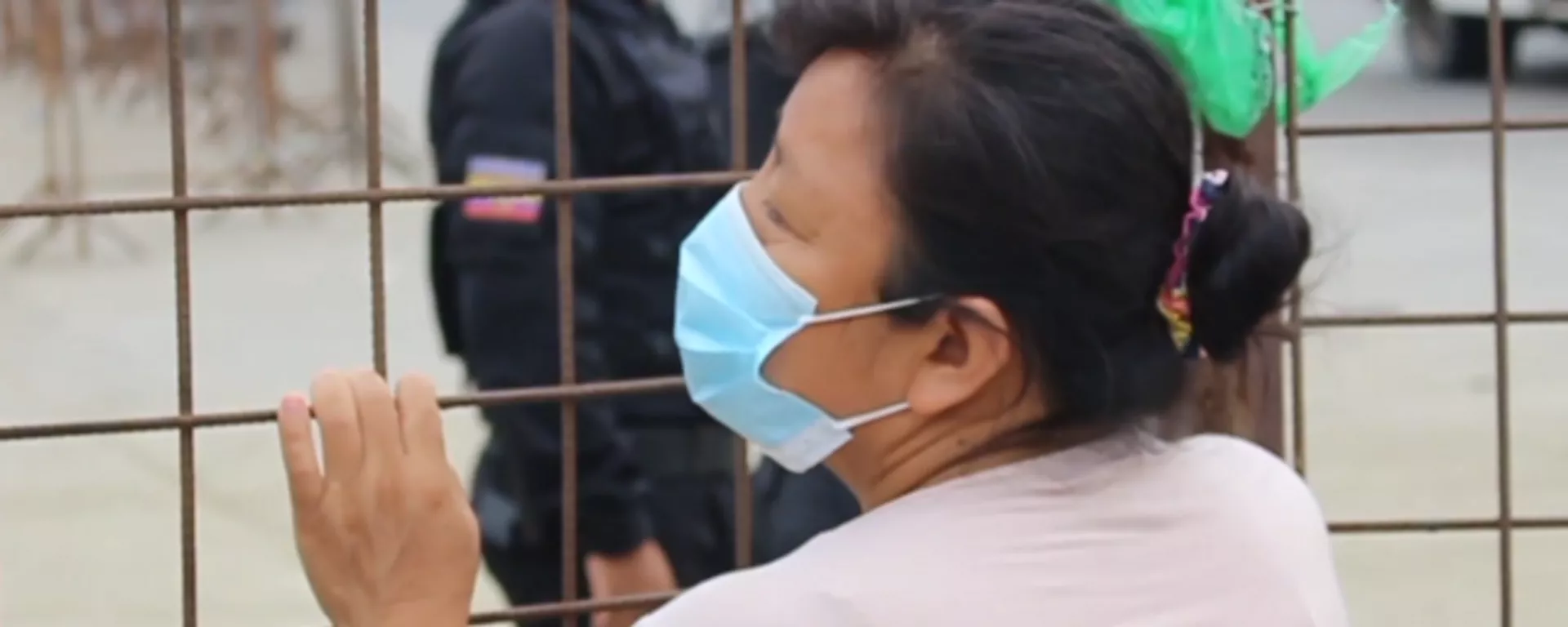 Violentos motines en Ecuador: las madres esperan noticias fuera de las cárceles Violentos motines en Ecuador: las madres esperan noticias fuera de las cárceles - Sputnik Mundo, 1920, 24.02.2021