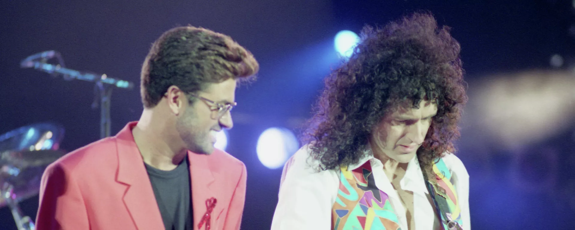 George Michael junto a Brian May en el concierto homenaje a Freddie Mercury, en 1992 George Michael junto a Brian May en el concierto homenaje a Freddie Mercury, en 1992 - Sputnik Mundo, 1920, 25.02.2021