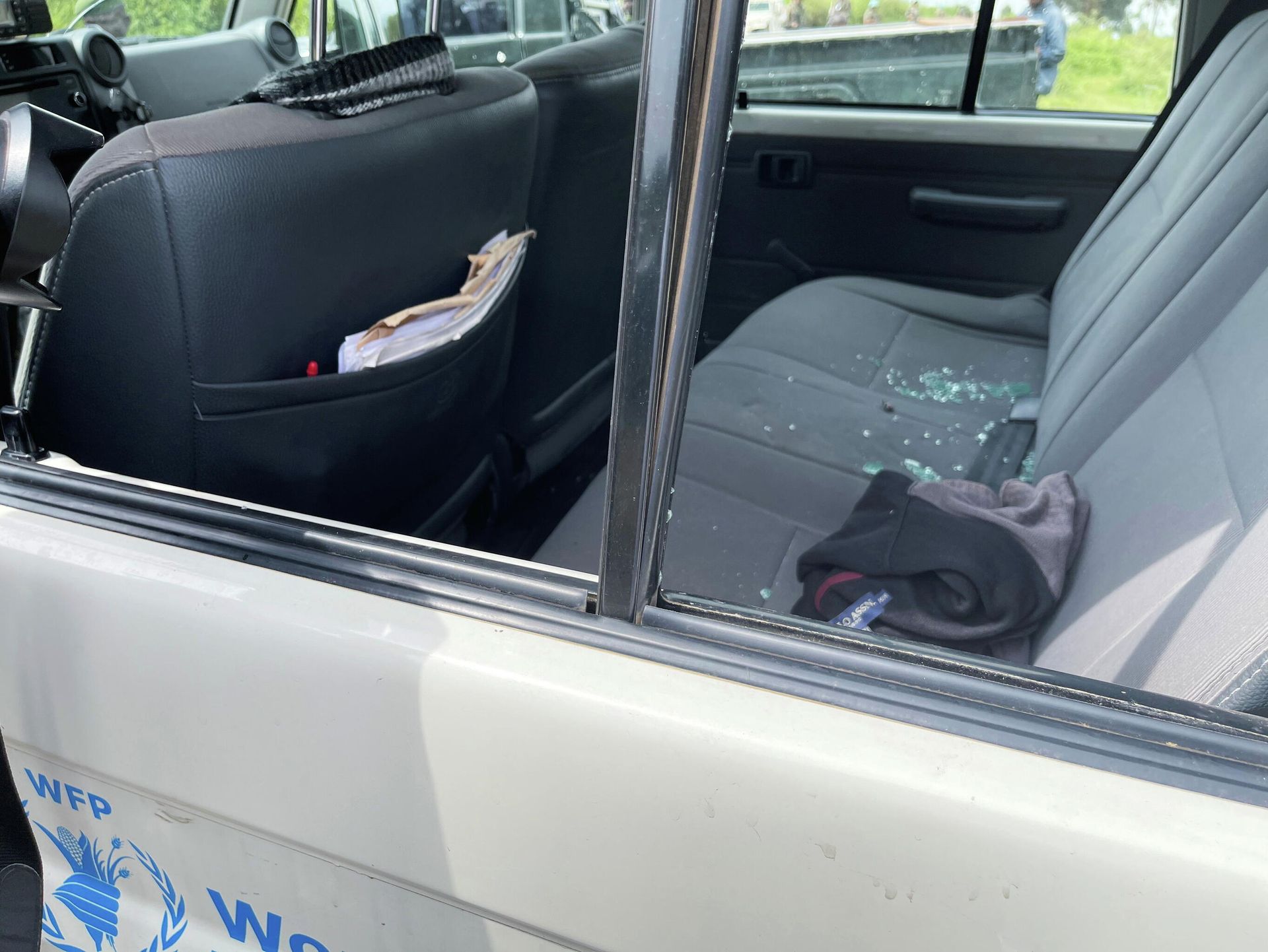 Un automóvil en el lugar donde el embajador italiano en la República Democrática del Congo, Luca Attanasio, fue asesinado Un automóvil en el lugar donde el embajador italiano en la República Democrática del Congo, Luca Attanasio, fue asesinado - Sputnik Mundo, 1920, 25.02.2021