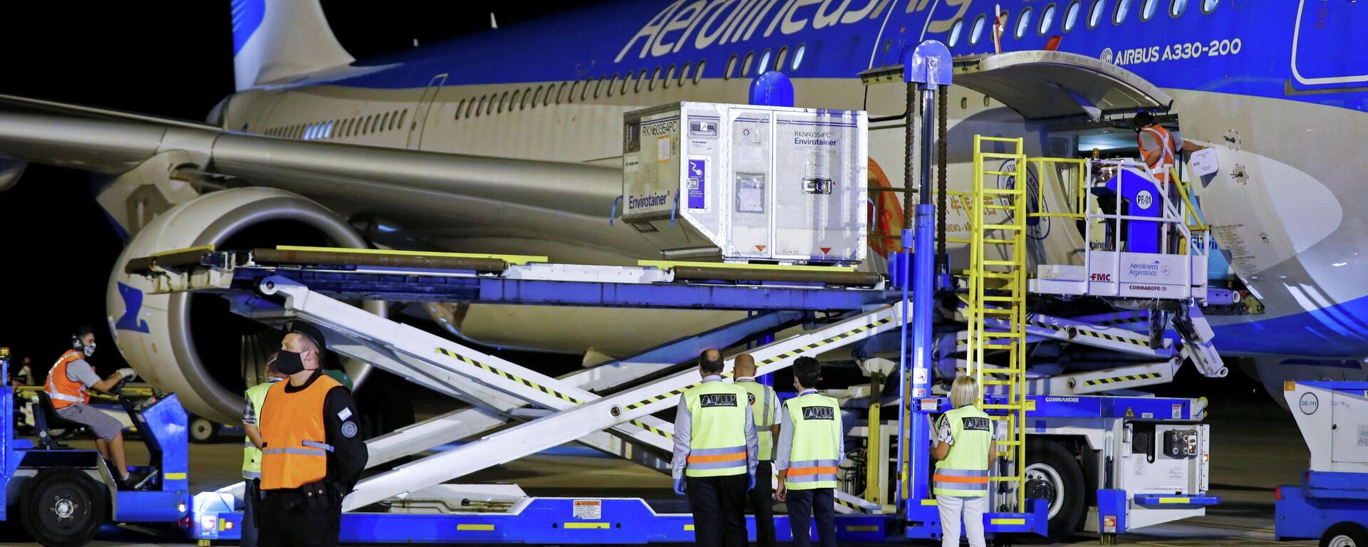 La llegada de dosis de la vacuna del laboratorio chino Sinopharm a Buenos Aires, Argentina - Sputnik Mundo, 1920, 26.02.2021