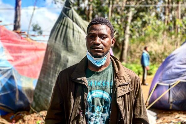 Un inmigrante de Mali en el campamento de Las Raíces, Tenerife - Sputnik Mundo