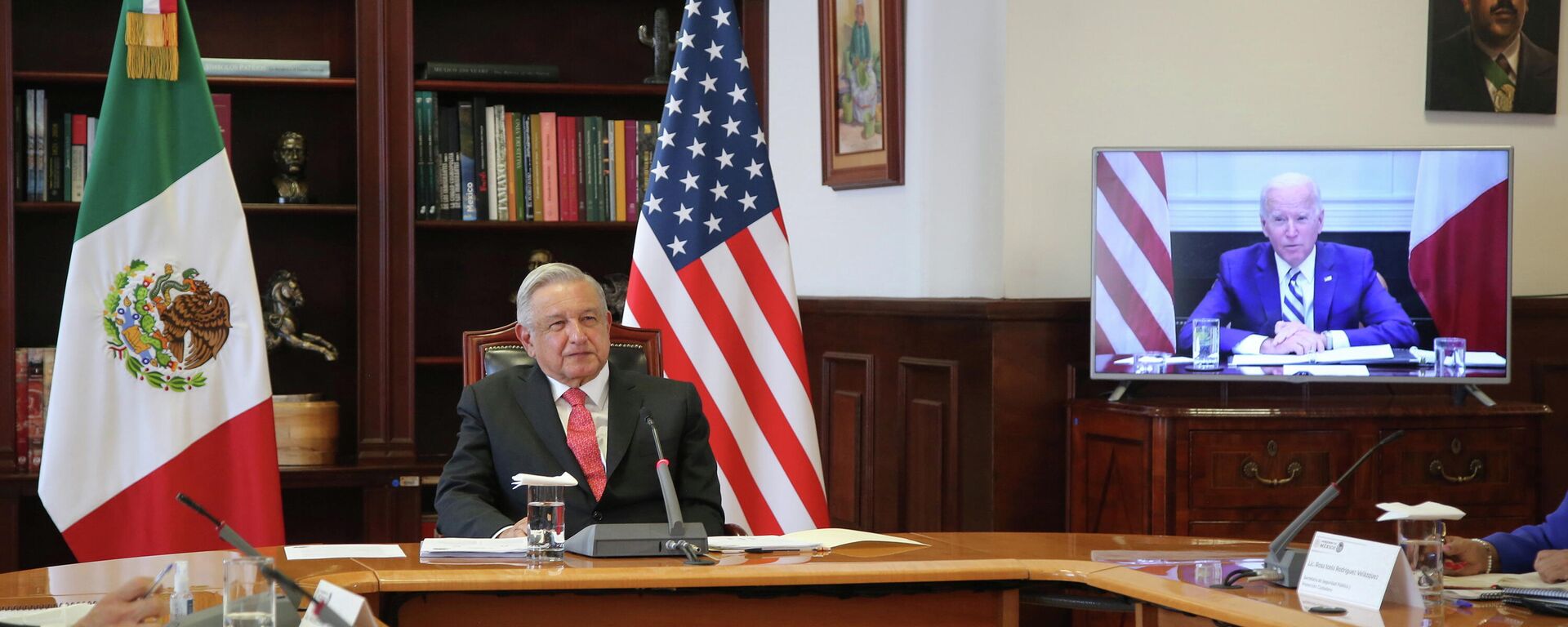 Andrés Manuel López Obrador, el presidente de México durante la conversación con su homólogo Joe Biden Andrés Manuel López Obrador, el presidente de México durante la conversación con su homólogo Joe Biden - Sputnik Mundo, 1920, 02.03.2021