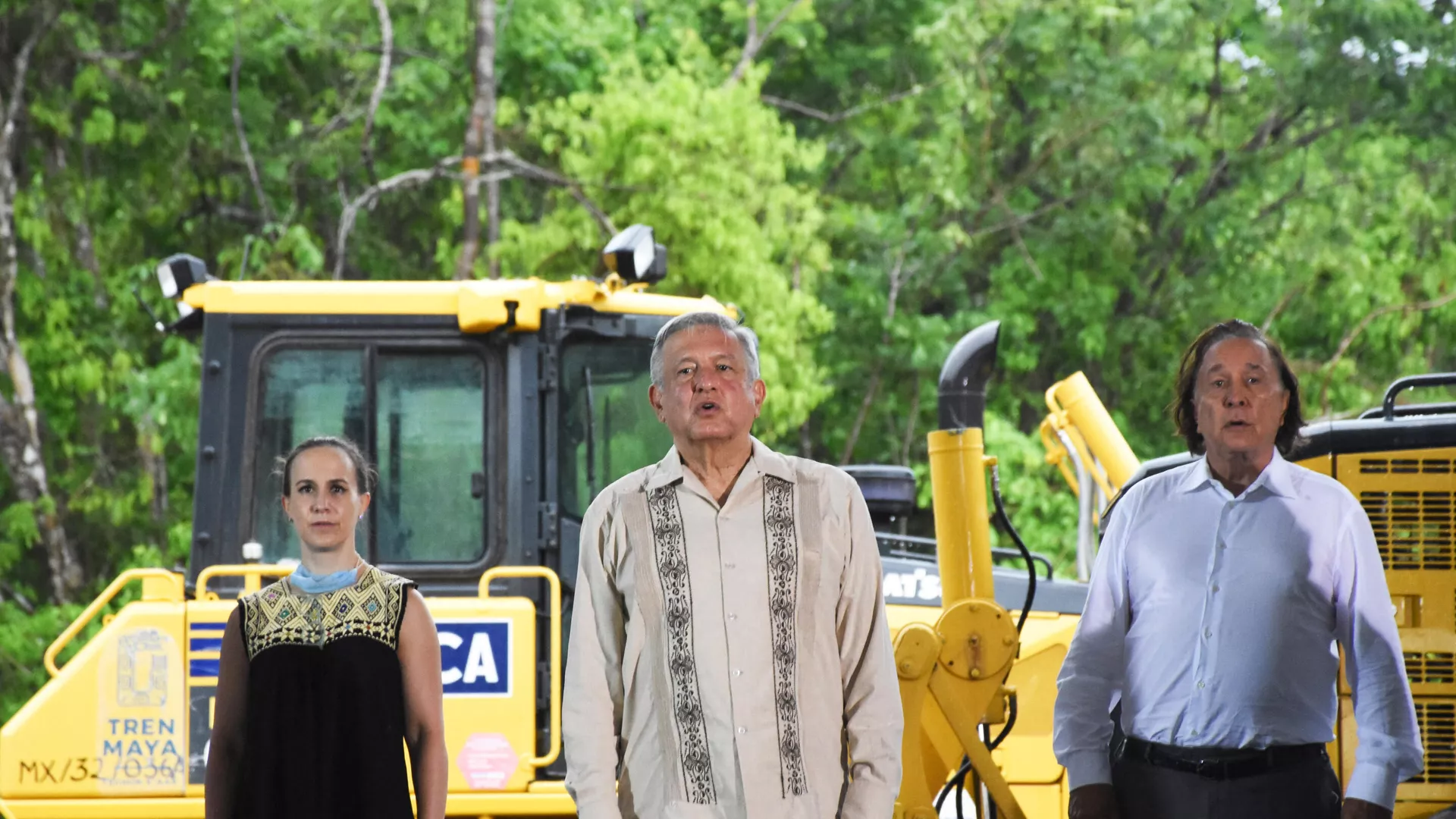 Andrés Manuel López Obrador, presidente de México, da banderazo al Tren Maya