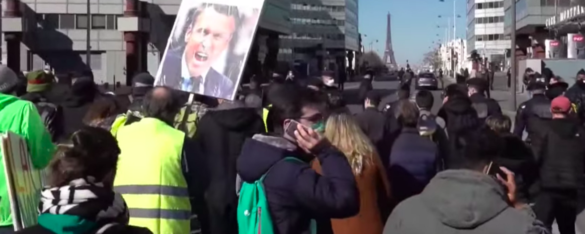 Protestas en París contra las restricciones impuestas a raíz del COVID-19 - Sputnik Mundo, 1920, 06.03.2021