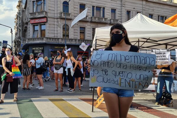 El Día Internacional de la Mujer fue otra jornada de lucha del feminismo fuera del Congreso argentino - Sputnik Mundo