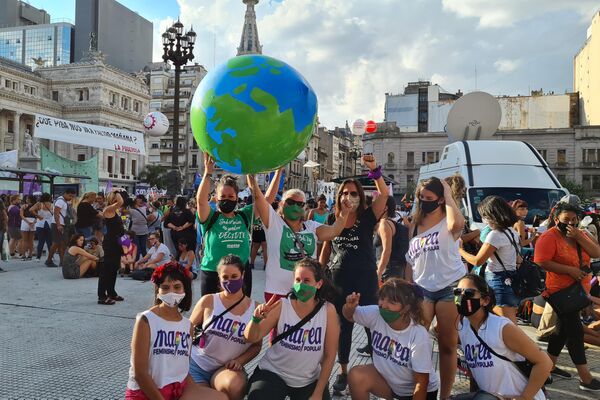 El Día Internacional de la Mujer fue otra jornada de lucha del feminismo fuera del Congreso argentino - Sputnik Mundo