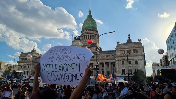 El Día Internacional de la Mujer fue otra jornada de lucha del feminismo fuera del Congreso argentino - Sputnik Mundo