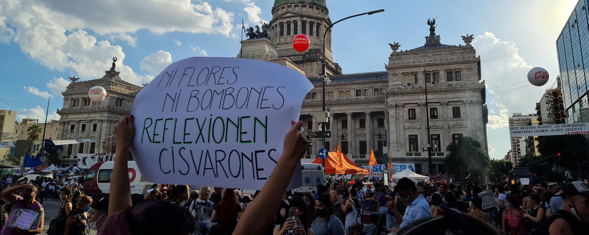 El Día Internacional de la Mujer fue otra jornada de lucha del feminismo fuera del Congreso argentino - Sputnik Mundo, 1920, 08.04.2021