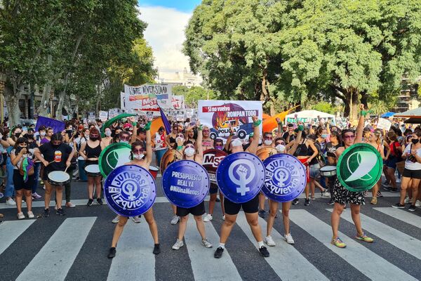 El Día Internacional de la Mujer fue otra jornada de lucha del feminismo fuera del Congreso argentino - Sputnik Mundo