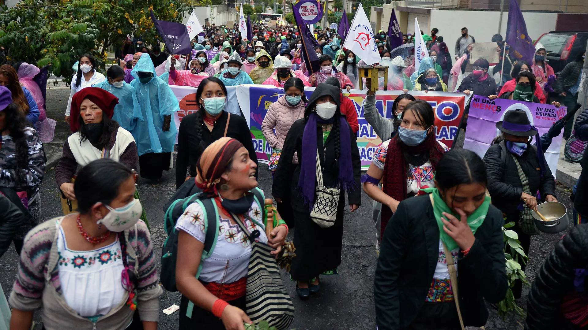 Marcha de mujeres en Quito, Ecuador Marcha de mujeres en Quito, Ecuador