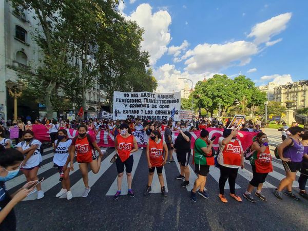 Militantes del Movimiento Socialista de los Trabajadores estuvieron presentes junto con otras agrupaciones políticas de izquierda. - Sputnik Mundo