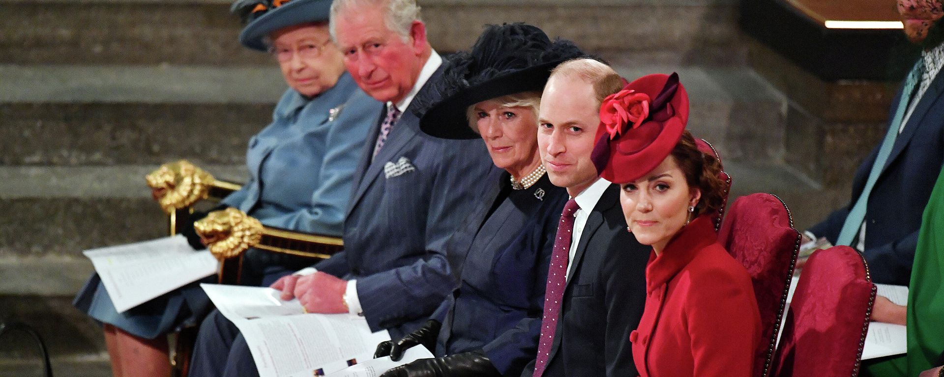 La reina Isabel II, el príncipe Carlos, Camilla, la duquesa de Cornwall, el príncipe William y
Kate Middleton, la duquesa de Cambridge La reina Isabel II, el príncipe Carlos, Camilla, la duquesa de Cornwall, el príncipe William y
Kate Middleton, la duquesa de Cambridge - Sputnik Mundo, 1920, 09.03.2021