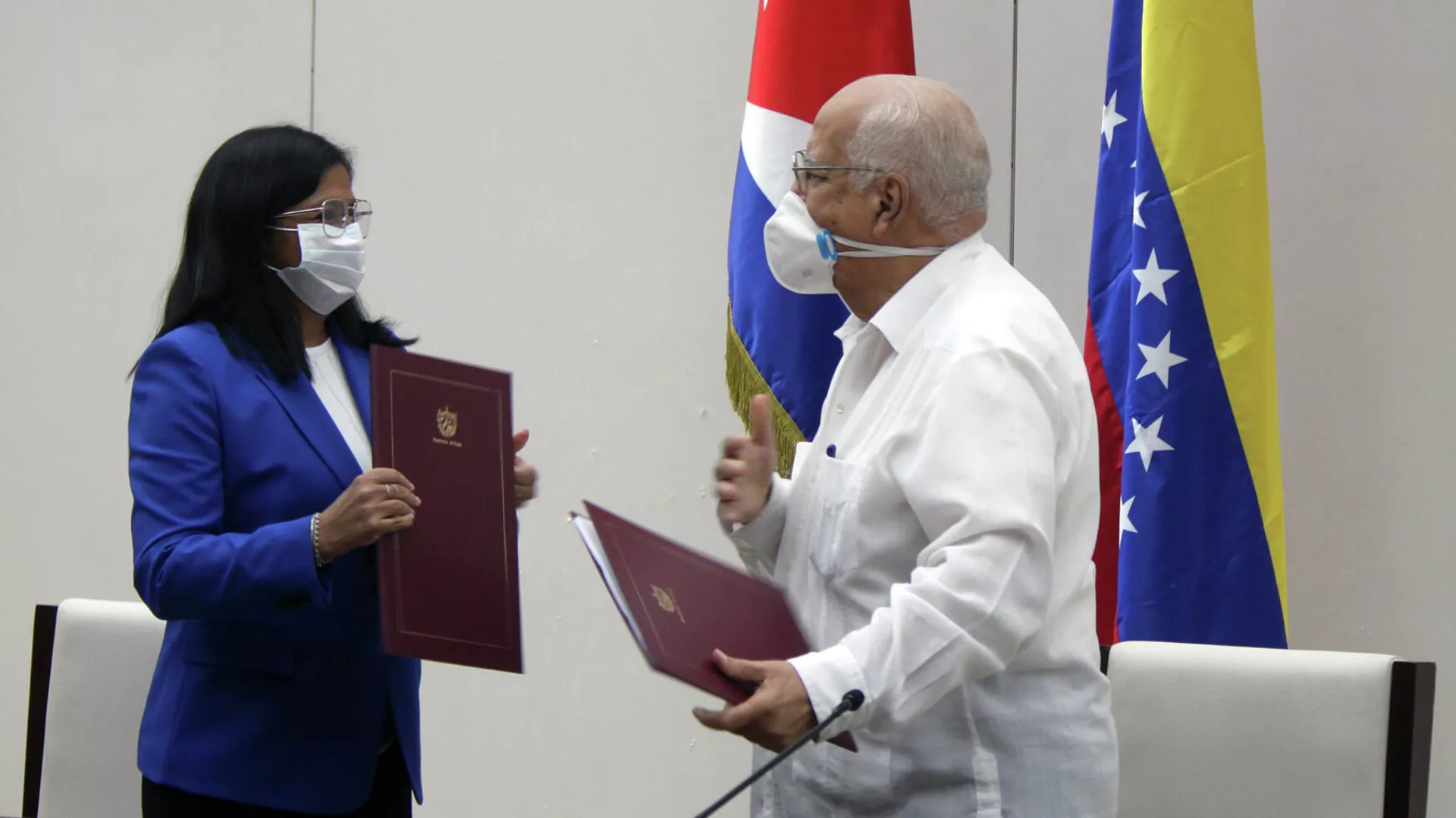 Vicepresidenta de Venezuela y viceprimer ministro de Cuba intercambian Convenio Integral de Cooperación Cuba-Venezuela Vicepresidenta de Venezuela y viceprimer ministro de Cuba intercambian Convenio Integral de Cooperación Cuba-Venezuela - Sputnik Mundo, 1920, 09.03.2021