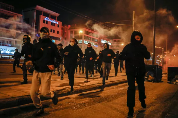 Al principio, la protesta fue pacífica, pero en algún momento un grupo de anarquistas se unió a los manifestantes.  - Sputnik Mundo