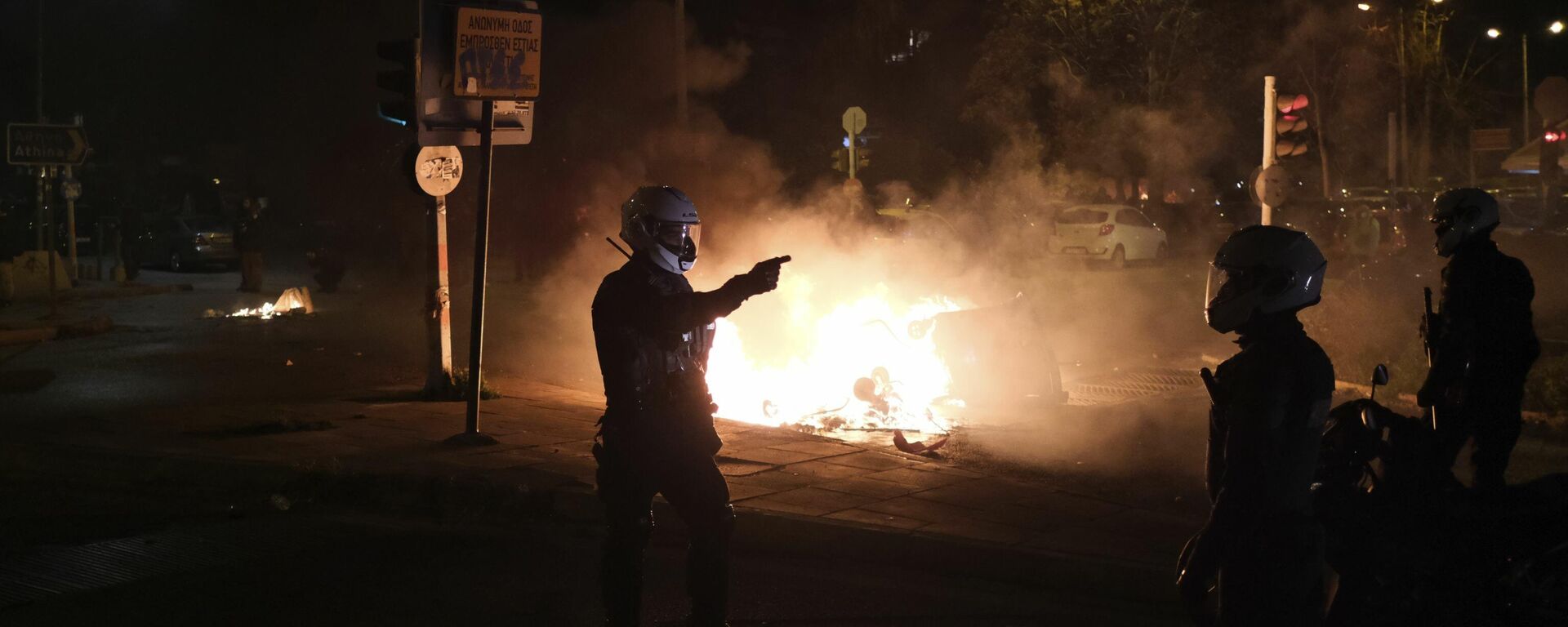 Полицейские во время беспорядков в Афинах, Греция - Sputnik Mundo, 1920, 10.03.2021