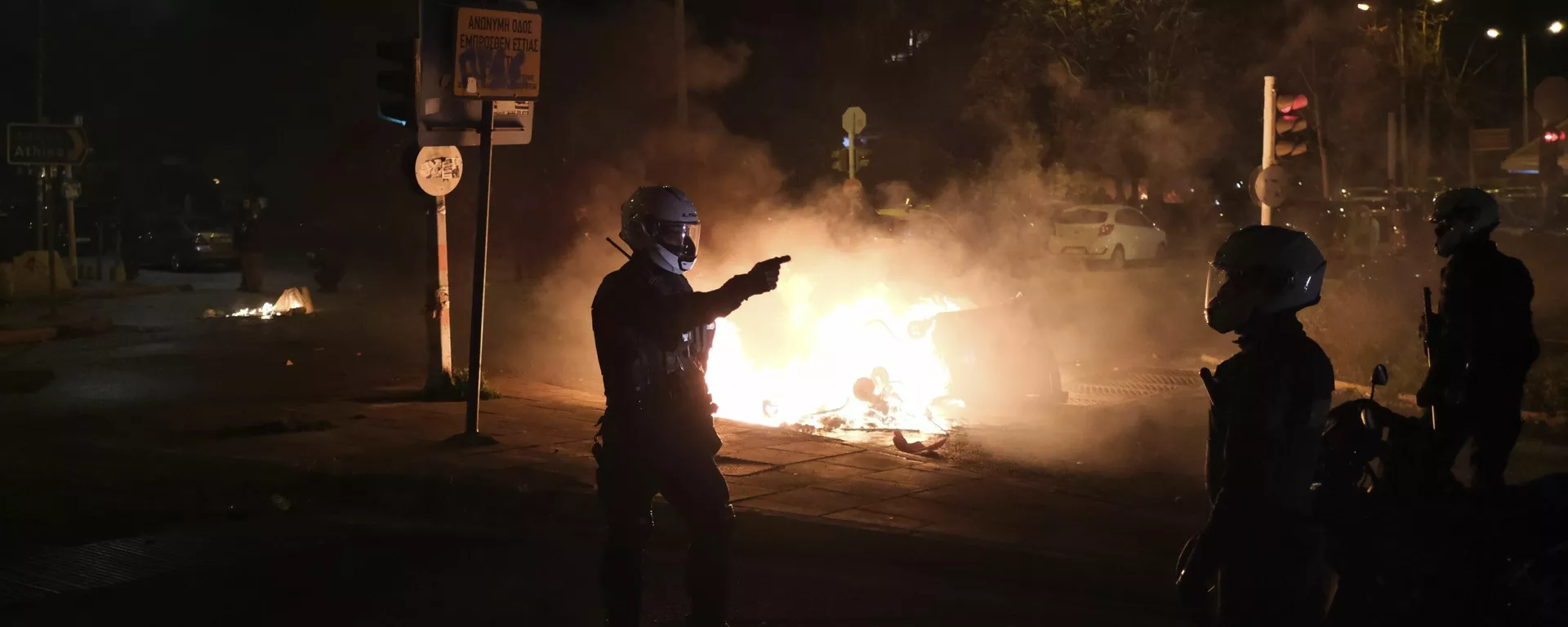 Полицейские во время беспорядков в Афинах, Греция Полицейские во время беспорядков в Афинах, Греция - Sputnik Mundo, 1920, 10.03.2021