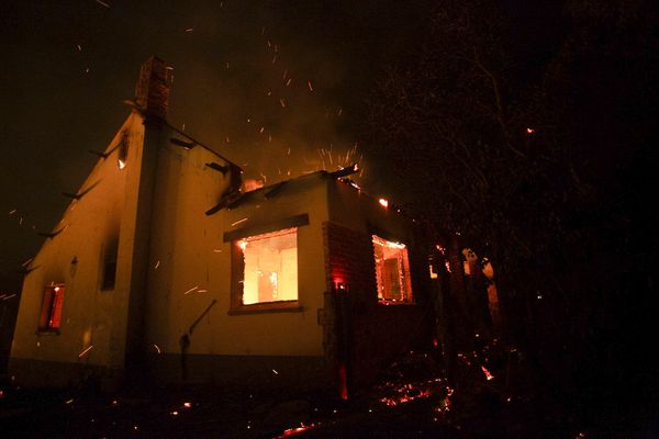 Desde el año 2020 Argentina sufre incendios forestales, causados por la sequía extraordinaria. La provincia Córdoba, localizada en el centro del país, ha sido la más afectada con más de 330.000 de hectáreas quemadas. En total, más de 2 millones de hectáreas fueron destrozadas en el país.  - Sputnik Mundo