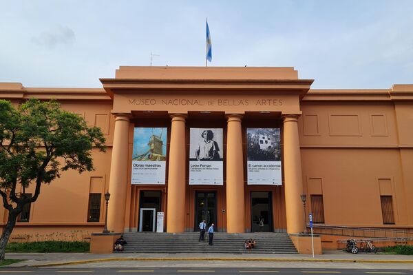 Museo Nacional de Bellas Artes, frente a la Plaza Francia. Museo Nacional de Bellas Artes, frente a la Plaza Francia. - Sputnik Mundo