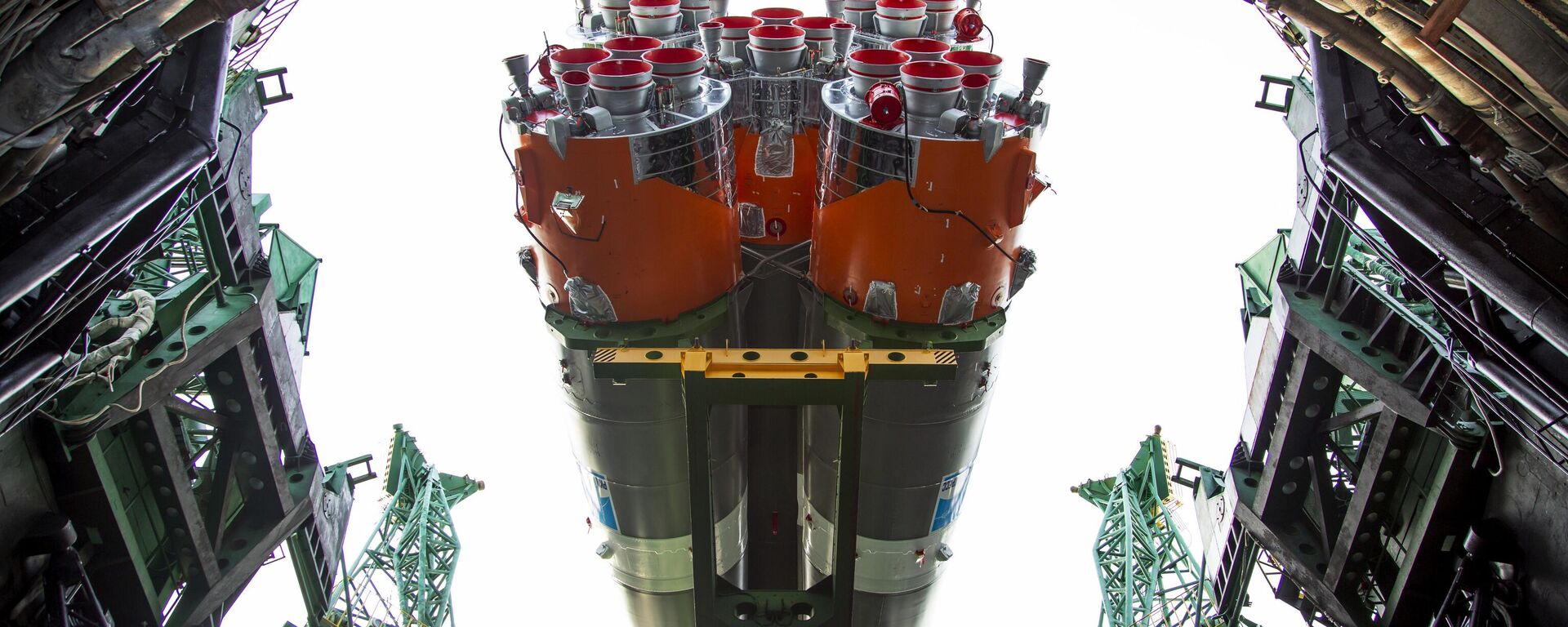 Instalación de un cohete-portador Soyuz - Sputnik Mundo, 1920, 12.03.2021