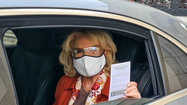 La conductora de TV argentina Mirtha Legrand luego de recibir una dosis de Sputnik V - Sputnik Mundo