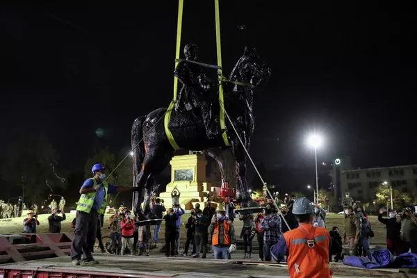 El desmantelamiento del monumento del general Manuel Baquedano, Santiago de Chile, Chile, el 12 de marzo del 2021 - Sputnik Mundo