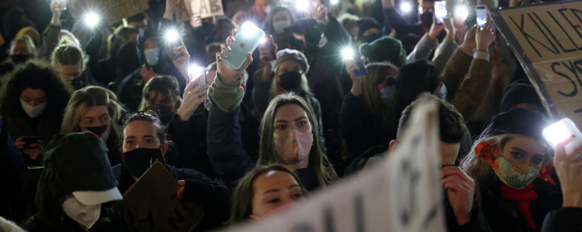 Una protesta en la Plaza del Parlamento, en Londres, tras el secuestro y asesinato de Sarah Everard - Sputnik Mundo, 1920, 15.03.2021