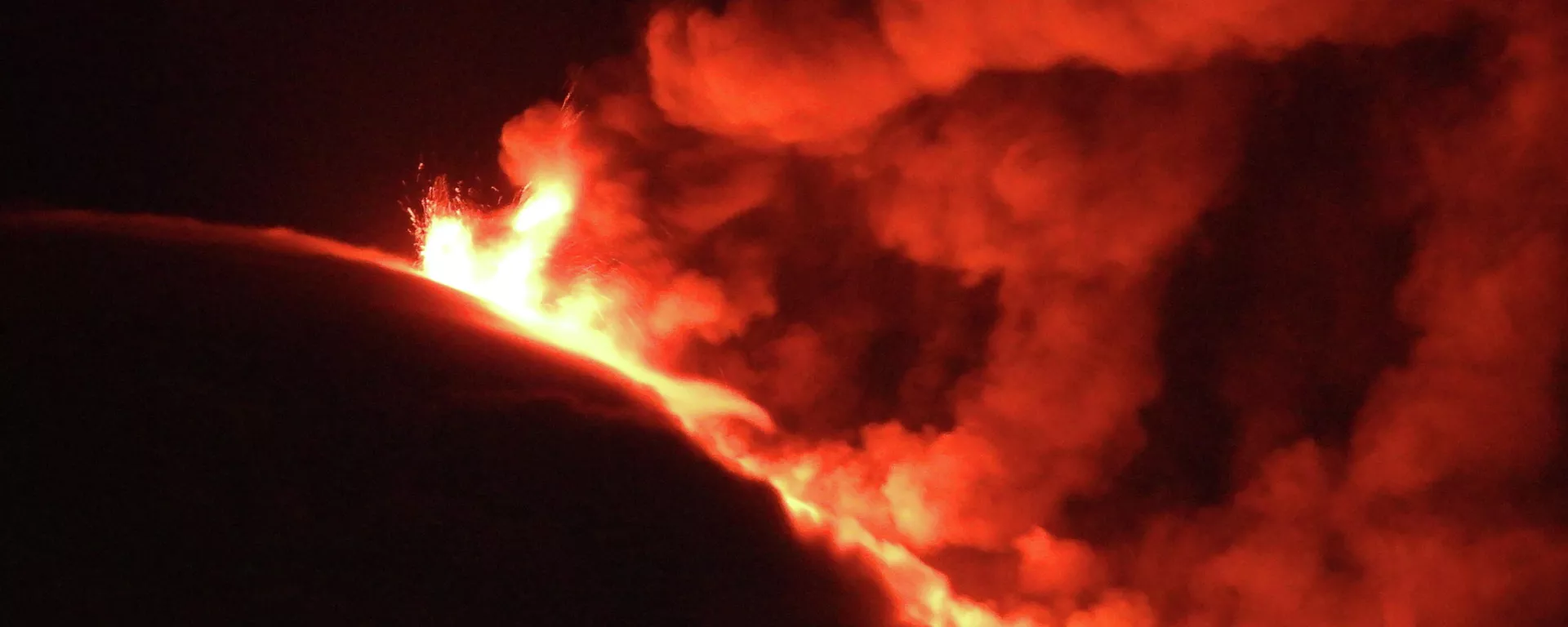 Una erupción del monte Etna el 10 de marzo Una erupción del monte Etna el 10 de marzo - Sputnik Mundo, 1920, 15.03.2021