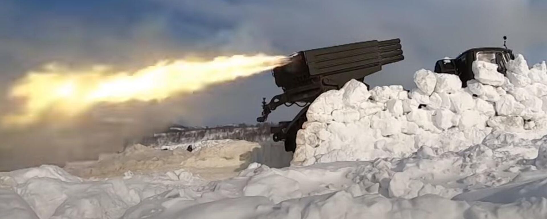 Los lanzacohetes múltiples Grad (Granizo, en español) mostraron sus capacidades durante unas maniobras de Rusia en el Ártico - Sputnik Mundo, 1920, 15.03.2021