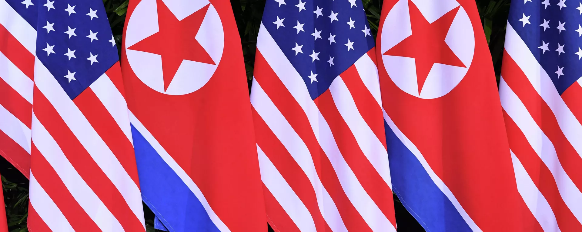 Banderas de EEUU y de Corea del Norte Banderas de EEUU y de Corea del Norte - Sputnik Mundo, 1920, 15.03.2021