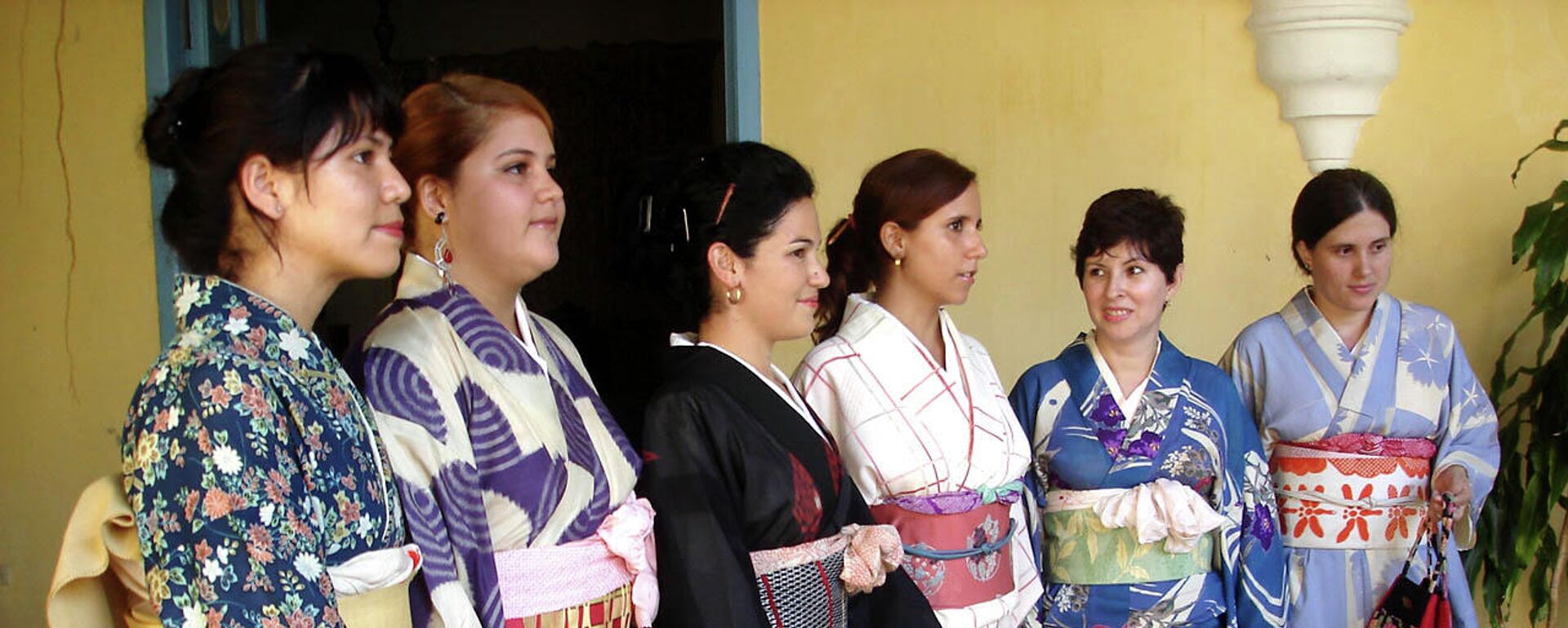 Desfile de kimonos y ropa tradicional japonesa, Día de la Cultura de Japón, Casa de la Obrapía, La Habana.  - Sputnik Mundo, 1920, 15.03.2021