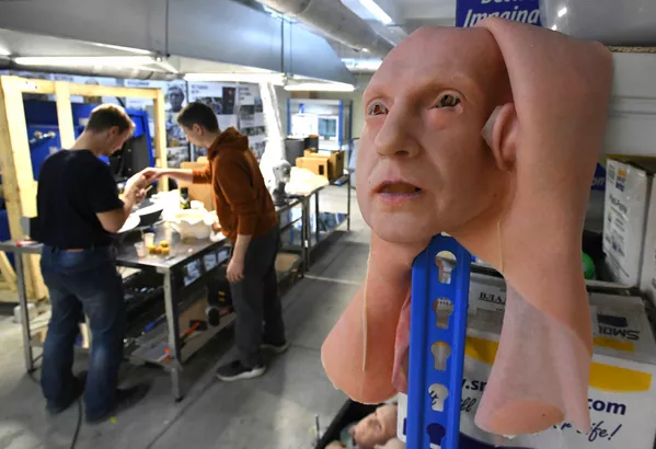 El Robo-C reproduce más de 600 variantes de la micromímica humana. El robot puede mover los ojos, las cejas, los labios, el cuello y los músculos de la cara. El Robo-C reproduce más de 600 variantes de la micromímica humana. El robot puede mover los ojos, las cejas, los labios, el cuello y los músculos de la cara. - Sputnik Mundo