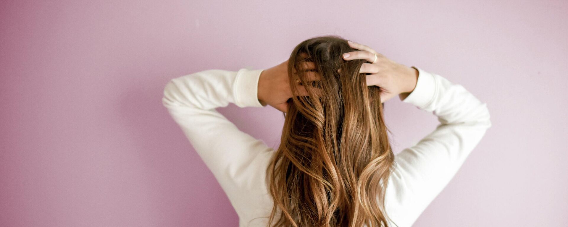 Una persona con las manos en la cabeza - Sputnik Mundo, 1920, 16.03.2021