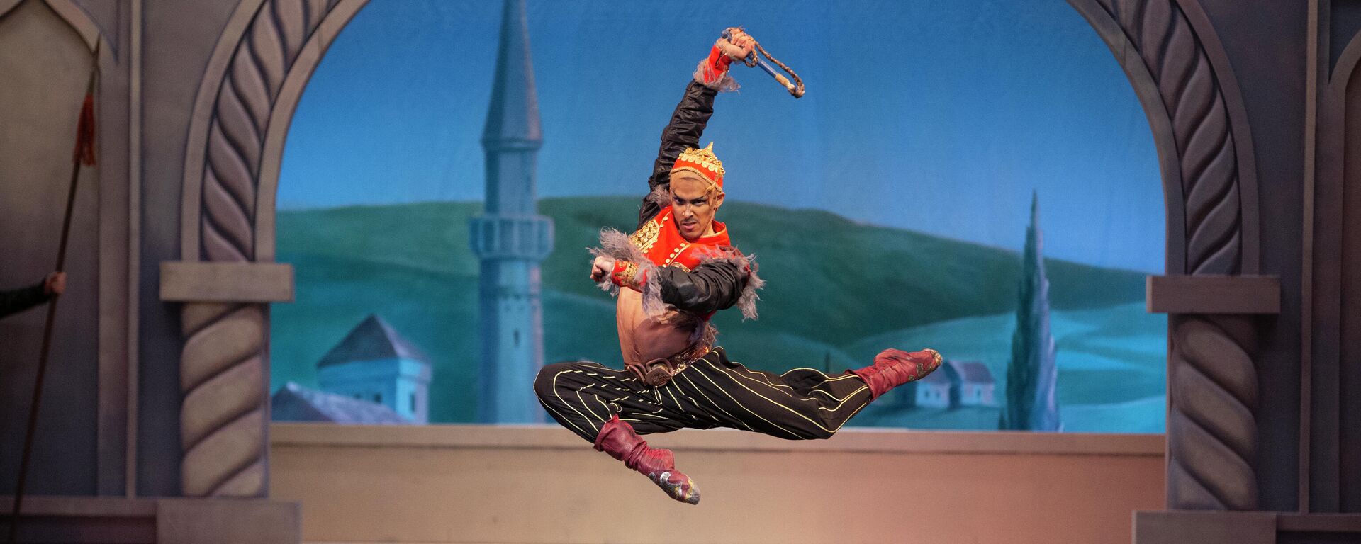 Diego Ernesto Calderón Armién como Nuralí en el ballet 'La fuente de Bajchisarái' - Sputnik Mundo, 1920, 17.03.2021