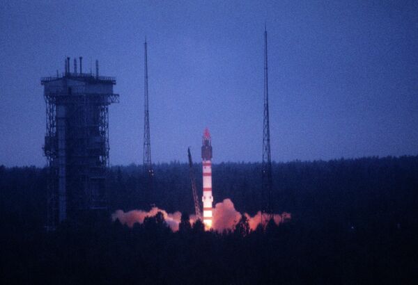 Inicialmente, esta era una base de misiles soviéticos para los misiles R7 y R7A, la cual fue fundada en 1957.En la foto: lanzamiento, desde el cosmódromo de Plesetsk, del cohete de transporte Kosmos. - Sputnik Mundo