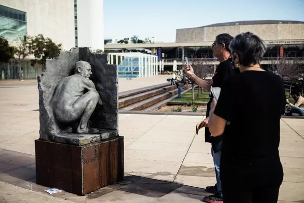 La estatua de Netanyahu haciendo sus necesidades en Tel Aviv - Sputnik Mundo