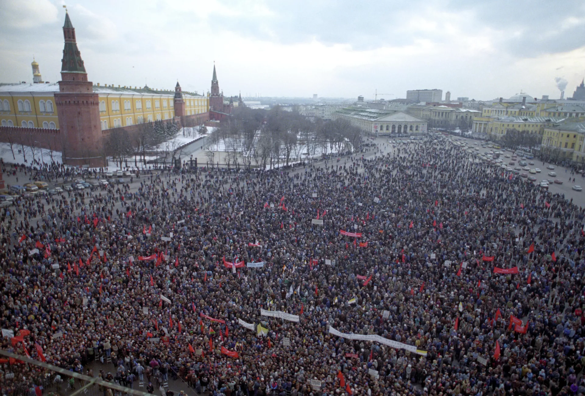 Mitin cerca del Kremlin en el primer aniversario del referéndum sobre la preservación de la URSS - Sputnik Mundo, 1920, 17.03.2021
