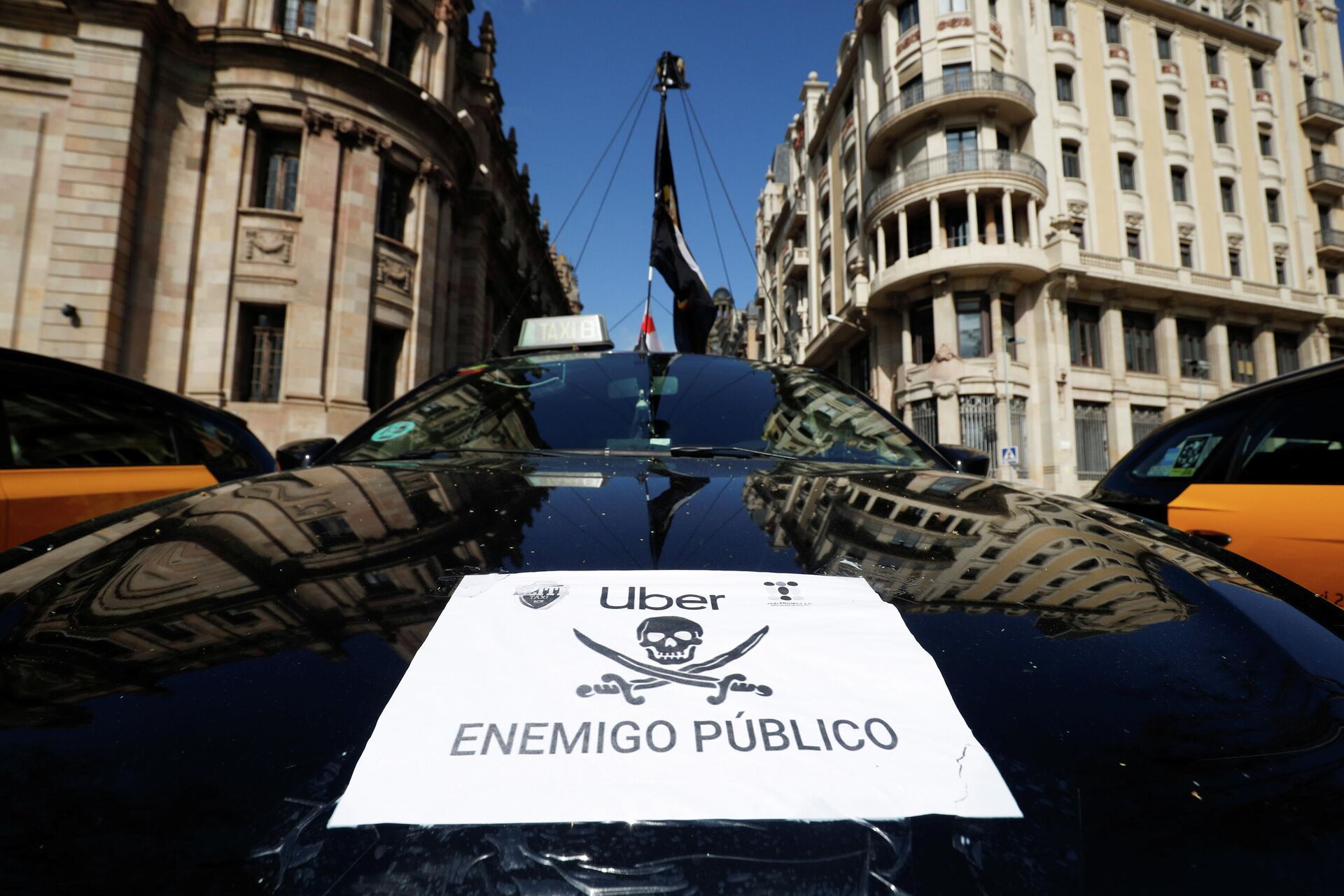 Los taxistas protestan contra el regreso de Uber a Barcelona, España Los taxistas protestan contra el regreso de Uber a Barcelona, España - Sputnik Mundo, 1920, 18.03.2021