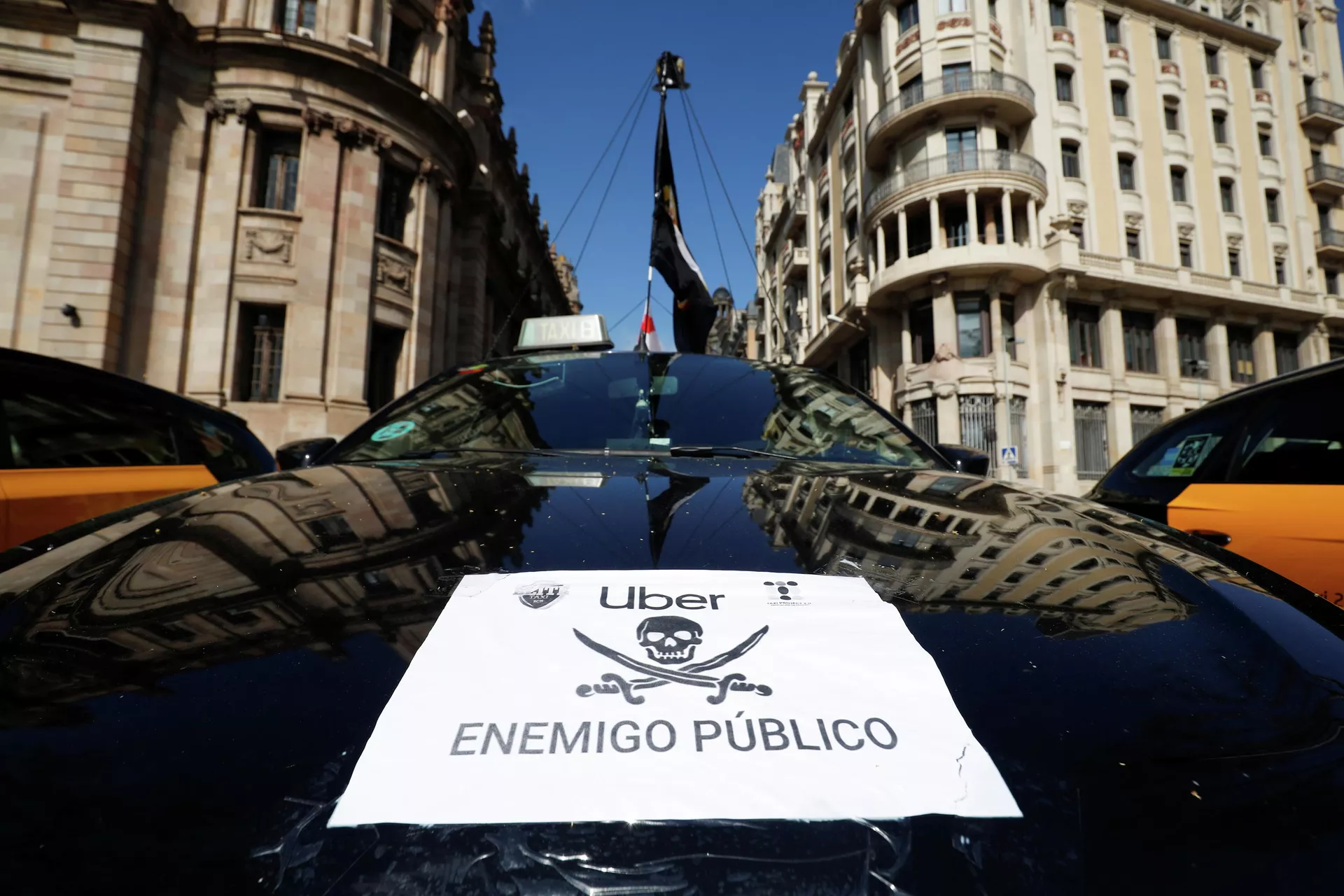 Los taxistas protestan contra el regreso de Uber a Barcelona, España - Sputnik Mundo, 1920, 18.03.2021