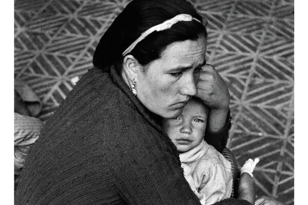 Refugiados de Málaga en el estadio de Montjuïc, febrero de 1937 - Sputnik Mundo