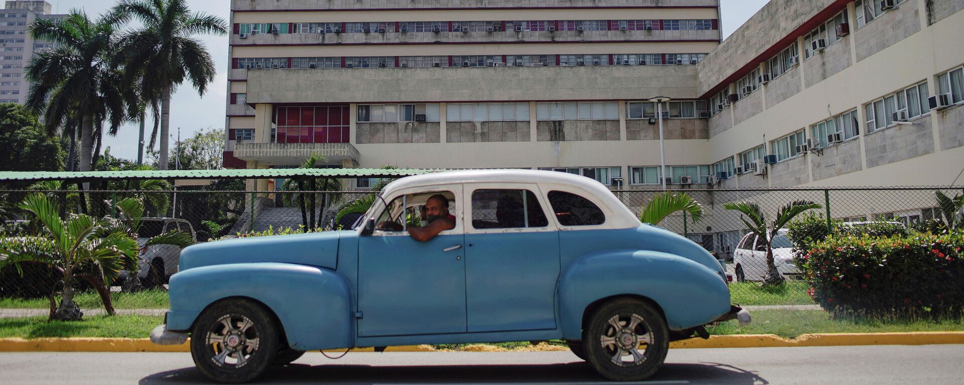 Un coche en la Habana, Cuba - Sputnik Mundo, 1920, 18.03.2021