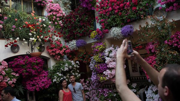 Patios decorados con flores de Córdoba - Sputnik Mundo