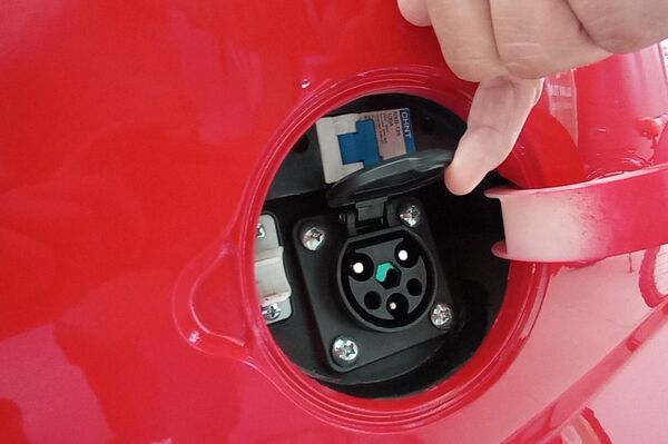 Autos eléctricos de Quantum, empresa de Cochabamba, Bolivia - Sputnik Mundo