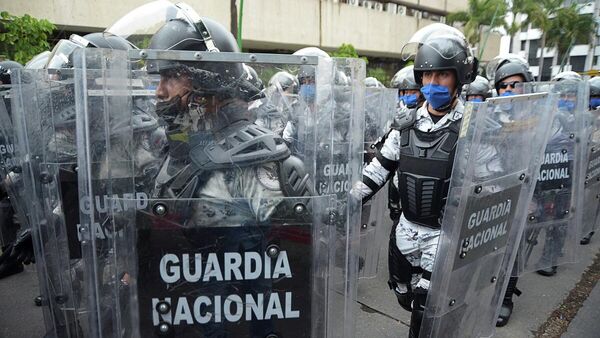 Miembros de la Guardia Nacional marchan tras el anuncio de las nuevas medidas del Gobierno Mexicano para impedir cruces ilegales en la frontera sur con Guatemala en Tuxtla Gutiérrez, México, el 19 de marzo de 2021.  - Sputnik Mundo