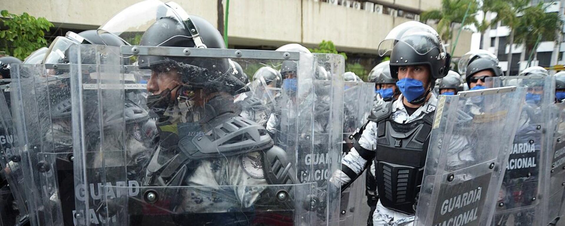 Miembros de la Guardia Nacional marchan tras el anuncio de las nuevas medidas del Gobierno Mexicano para impedir cruces ilegales en la frontera sur con Guatemala en Tuxtla Gutiérrez, México, el 19 de marzo de 2021.  - Sputnik Mundo, 1920, 20.03.2021