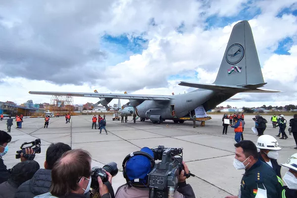 La llegada del primer lote de vacunas anti COVID-19 a Bolivia en el marco del mecanismo COVAX La llegada del primer lote de vacunas anti COVID-19 a Bolivia en el marco del mecanismo COVAX - Sputnik Mundo