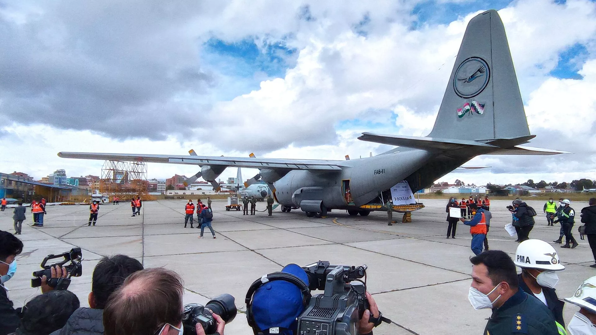 La llegada del primer lote de vacunas anti COVID-19 a Bolivia en el marco del mecanismo COVAX 